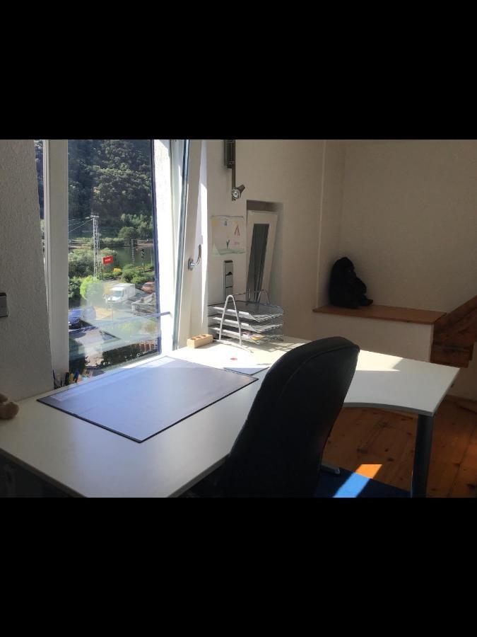 Doppelzimmer Dachgeschoss, Schnelles Wlan, Arbeitsplatz Und Garten Winningen Esterno foto
