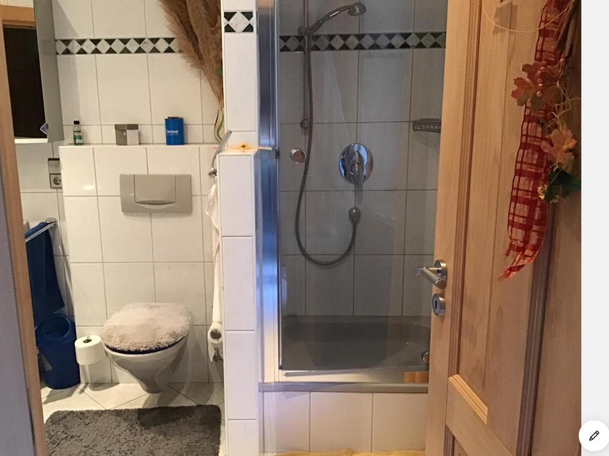 Doppelzimmer Dachgeschoss, Schnelles Wlan, Arbeitsplatz Und Garten Winningen Esterno foto