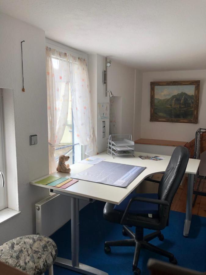 Doppelzimmer Dachgeschoss, Schnelles Wlan, Arbeitsplatz Und Garten Winningen Esterno foto